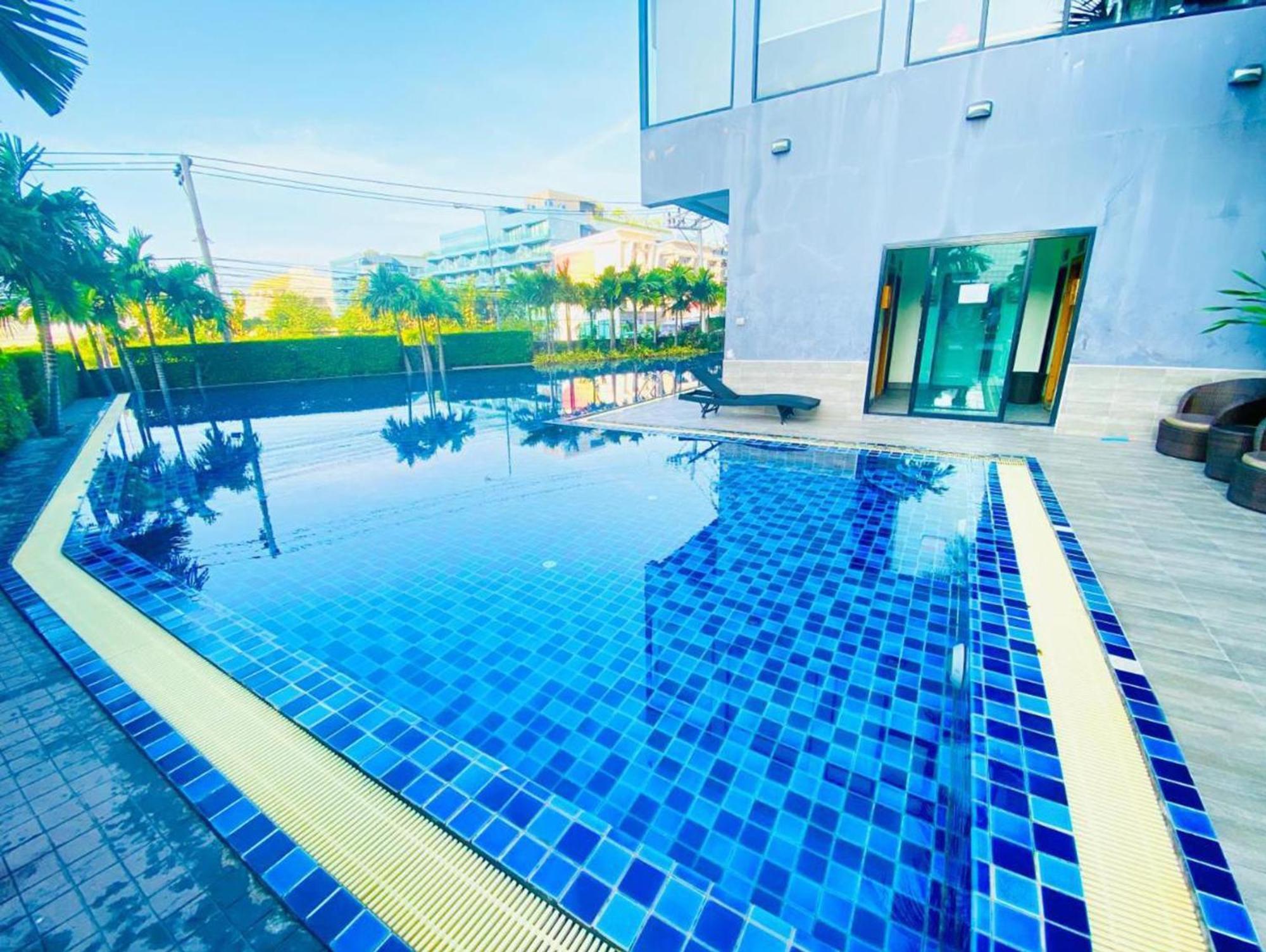 Dusit Grand View # Utrip * Jomtien Beach