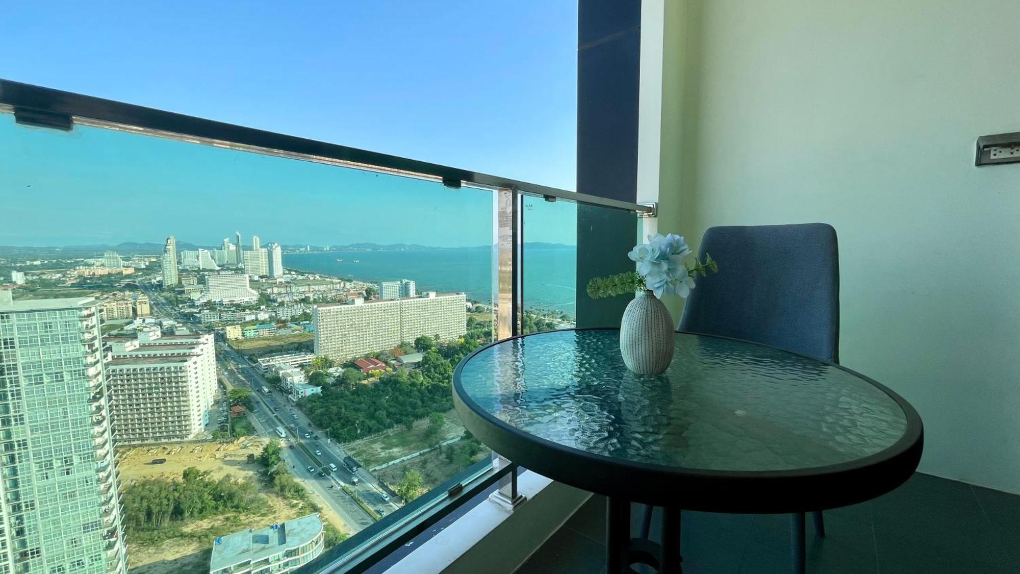 Dusit Grand View # Utrip Apartment Jomtien Beach